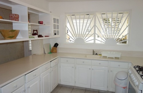 Silver Sands House | Beachfront 2 bedroom house right one the white sand beach of Silver Sands