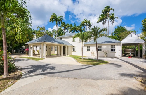 Porters Villa | Beautiful family home on private road - 3 minutes walk to beach