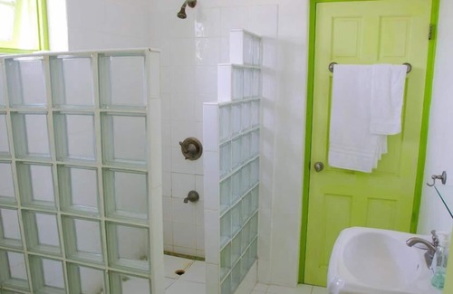 Diamond Valley Villa | Beautiful luxury two bedroom seaside cottage at The Crane