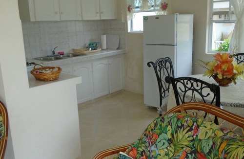Husbands House | Beautiful Two Storey Apartment. 3 bedrooms, sleeps 4.