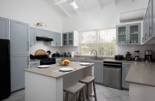 Mullins House | Bring the whole family to this great house with lots of room for fun.