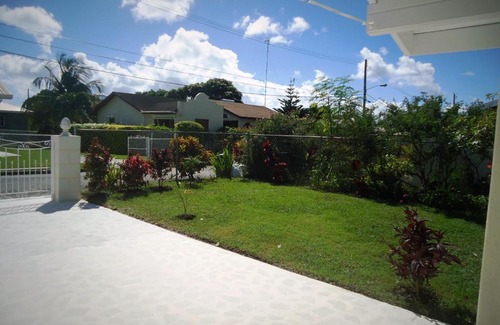 Weston House | Casaneta Tropical Cottage