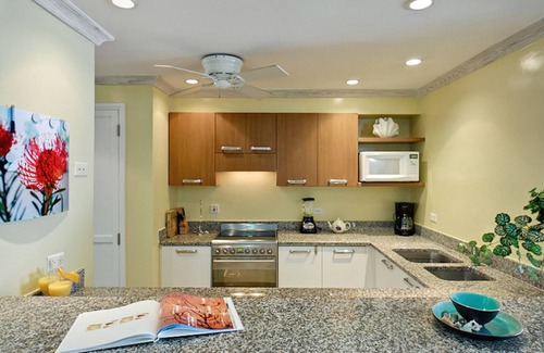 Hastings Villa | Centrally located villa with spectacular sunsets and ocean views