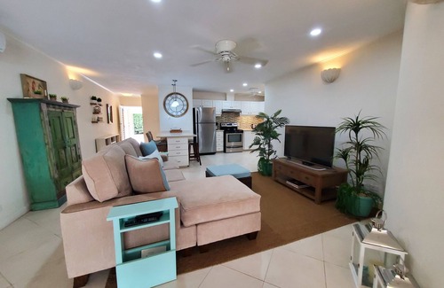 Hastings Condo | Charming 2-bedroom condo in fabulous Hastings area