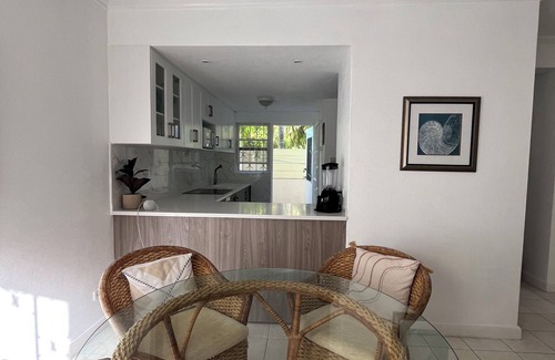 Enterprise House | Comfortable Holiday Home with Pool in Perfect Location : Miami Beach + Freights