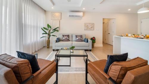 Little Battaleys Apartment | Coral Beach 202 condo