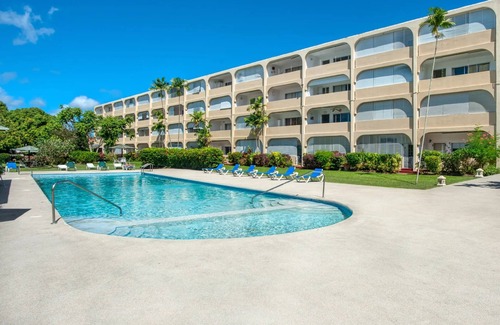 Lascelles Condo | Cosy apartment with pool and garden view