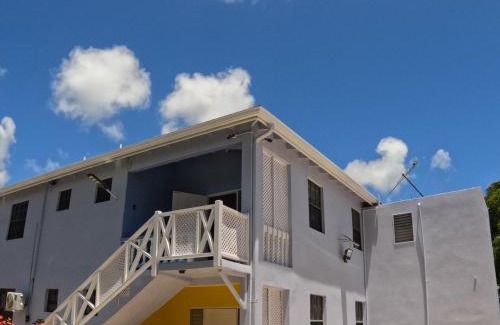 Enterprise Apartment | Cozy Beach Surf