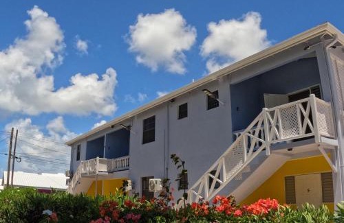 Enterprise Apartment | Cozy Beach Surf