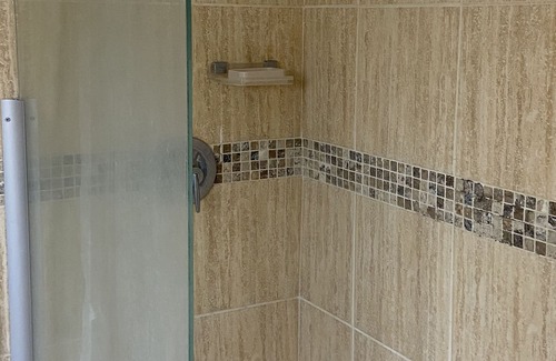 Blue Waters Apartment | Cozy Retreat Located At The Idyllic Rockley Golf Resort .