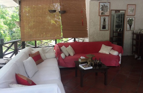 Two Mile Hill House | Eco-friendly Conch room in the Hummingbird apartment