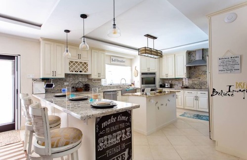 Inch Marlowe Bed & Breakfast | Hidden Gem - One of a Kind Villa with Ocean Views - close to Airport!