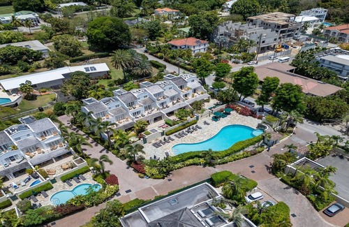 Mullins House | Holiday Rental On Mullins Bay. Beach Club Access At Mullins Beach Included.