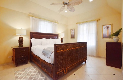 Marine Gardens House | House ∙ 6 bedrooms ∙ 13 guests