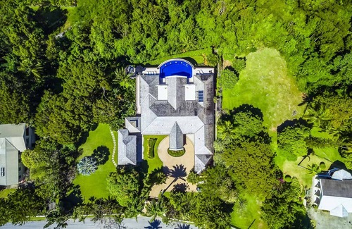 Plumtree House | Kailani is an extraordinary, five-bedroom villa in the St. James, about ten minutes from Holetown.
