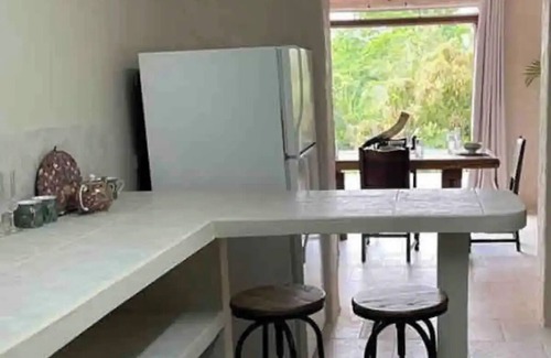 Halcyon Heights House | Large 2-bedroom apartment Excellent Location. Private