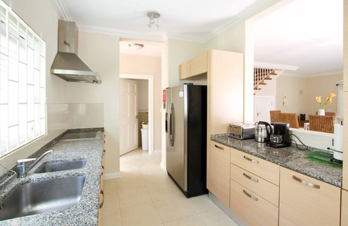 Porters Villa | Large Townhouse with Plunge Pool, 3 mins from Beach - Turtle View 2 by BSL Rentals