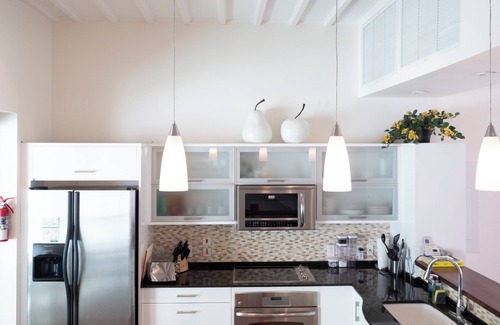 Halcyon Heights House | Luxury 3-bed Villa, St James, Near Beach & Gym