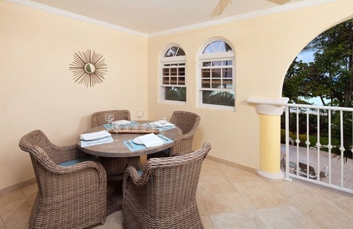 Dover Apartment | Modern Beachfront Condo with Pool - Sapphire 116