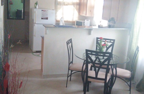 Charnocks House | Modern Vacation Home 5 minutes from airport