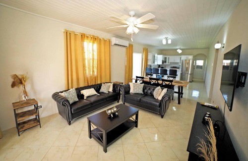 Work Hall House | Modern Villa - UpstairsnSt Philip Barbados, 5 min from Airport, AC, Wifi Parking
