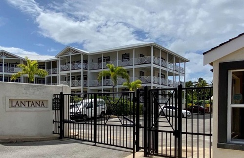 Weston Condo | NEW Sandbox Villa 3 BDR Central to West Coast