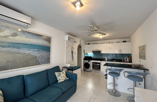 Holetown Apartment | pied-a-terre, stunning, close to the Holetown beach and amenities