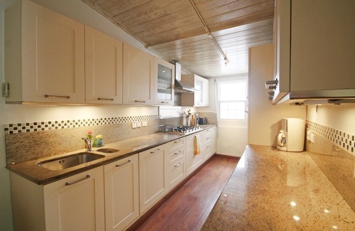 Porters Villa | Poolside Paradise Near Beach - Pavilion Villa