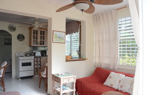 Lascelles Apartment | Quiet, Ground Floor, Air Conditioned Apartment - 35 Meters To The Beach