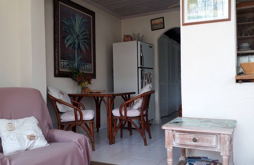 Lascelles Apartment | Quiet, Ground Floor, Air Conditioned Apartment - 35 Meters To The Beach