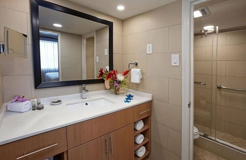 Saint Lawrence House | Quiet & Peaceful Stay! Relaxing Room w/ Fantastic View, Outdoor Pool