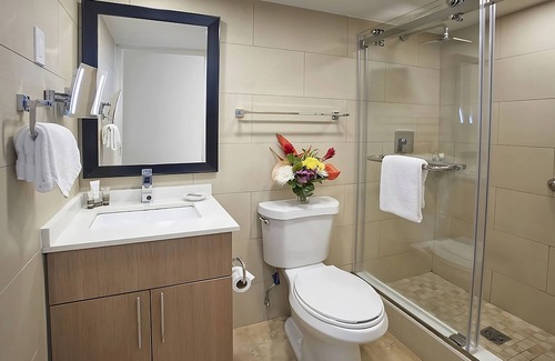 Saint Lawrence House | Quiet & Peaceful Stay! Relaxing Room w/ Fantastic View, Outdoor Pool