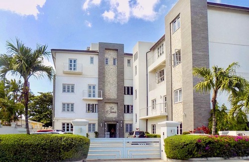 Old Trees Bay Apartment | Romantic Getaway - Villa at St. James (1 bed)
