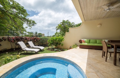 Little Battaleys House | Sea-renity, 5 minutes walk to Mullins Beach. Battaleys Mews estate.