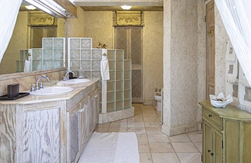 Weston House | Shangri La is a stately single storey holiday villa in Barbados that sleeps up to eight guests