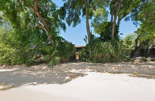 Gibbs Bay Villa | Shoestring Luxury villa