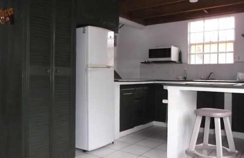Graeme Hall Park Apartment | SOUTH COAST COZY LOFT TOWNHOUSE