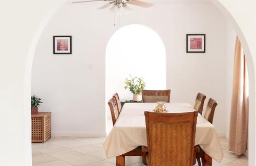 Graeme Hall Park House | Spacious 3 bedroom holiday home, perfect getaway