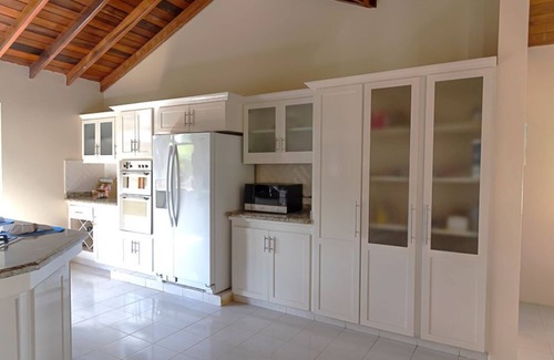 Heywoods Park House | Spacious Platinum Coast ranch villa with pool & AC close to the beach