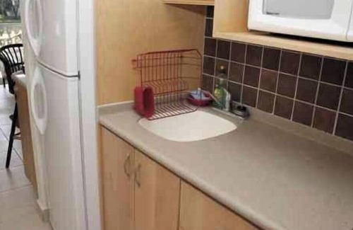 Worthing Apartment | Studio Apartment Overlooking first fairway