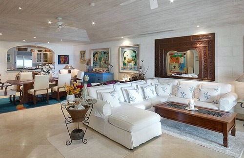 Old Trees Bay Apartment | Stylish Beach Front Apartment