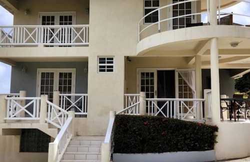 Mount Standfast House | Sunset Nook: Cozy one bedroom apartmentnn