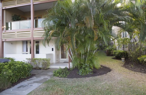 Halcyon Heights Condo | This Loft/Townhouse is spacious, flooded with natural light, steps away from Lime grove mall