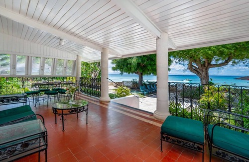 Gibbs Bay House | Traditional Beachfront Style - Clearwater