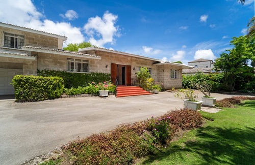 Gibbs Bay House | Traditional Beachfront Style - Clearwater