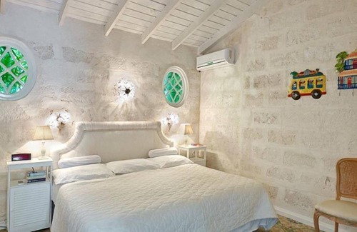 Merlin Bay Villa | Whitegates in St James by Personal Villas - Beautiful Beachfront Villa and Kidne