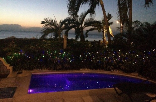 Old Trees Bay Apartment | 1 bedroom Beachfront Condo, small pool, gorgeous sea view