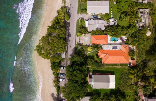Clinketts Villa | 1 minute to the Beach! Family sized luxury Villa with Pool, West Coast Barbados