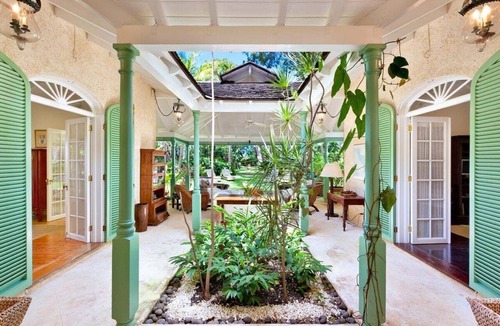 Clinketts House | 11 Acre Estate with Beach Facility - Fustic House