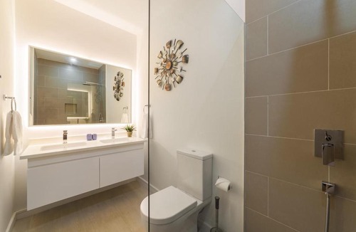 Merlin Bay Villa | 17 Westmoreland Hills